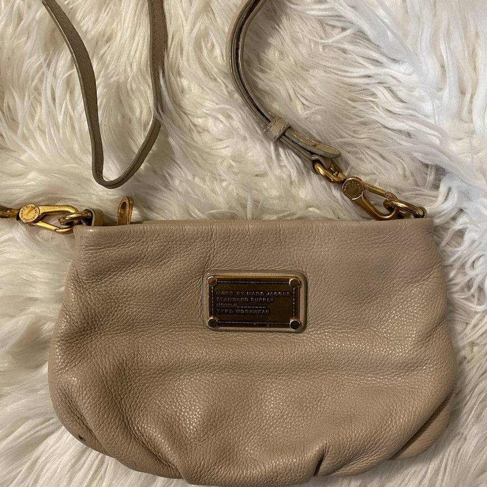 Marc Jacobs Classic Q Percy Crossbody Pebble Leather Bag - Beige